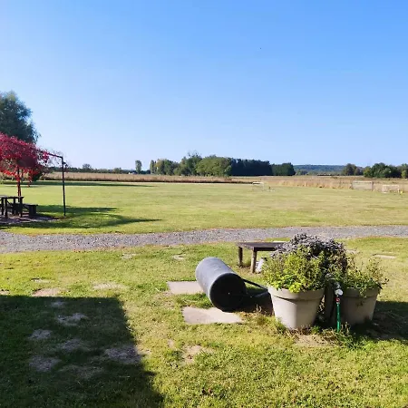 Les Volets Rouges D'allonnes *