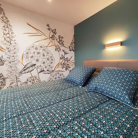 Les Volets Rouges D'allonnes Tatil Evi *