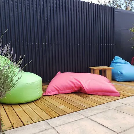 Les Volets Rouges D'allonnes