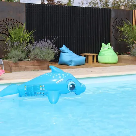 Les Volets Rouges D'allonnes بيت للعطل *