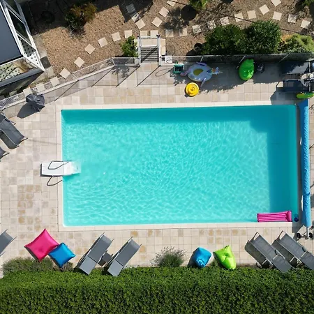 Les Volets Rouges D'allonnes بيت للعطل *