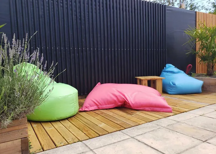 Les Volets Rouges D'allonnes