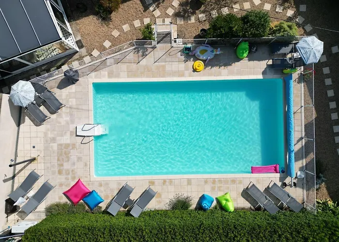 Les Volets Rouges D'allonnes Casa vacanze *